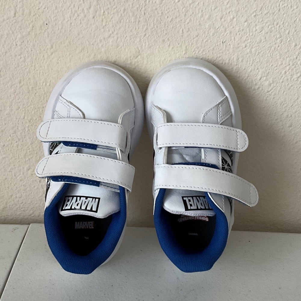 🌺$3.00 Final Price -Marvel Kids White and Blue Sneakers